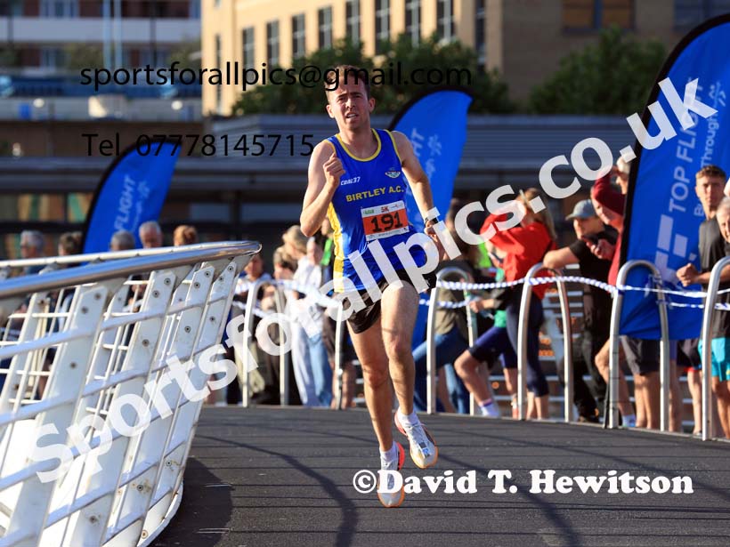 The 2024 Quayside 5k Road Race, Newcastle/Gateshead.  Photo: David T. Hewitson/Sports for All Pics